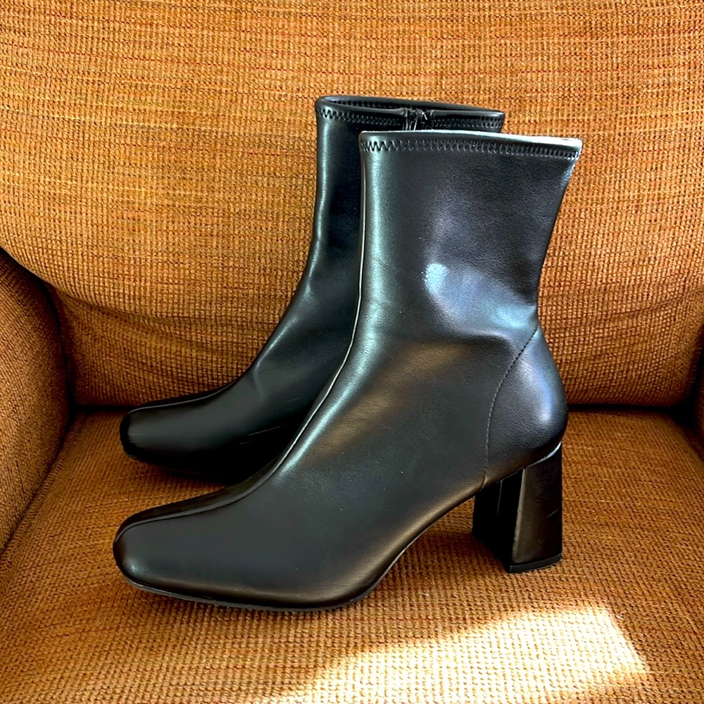 Women’s Pippa Stretch Ankle Boot in Black